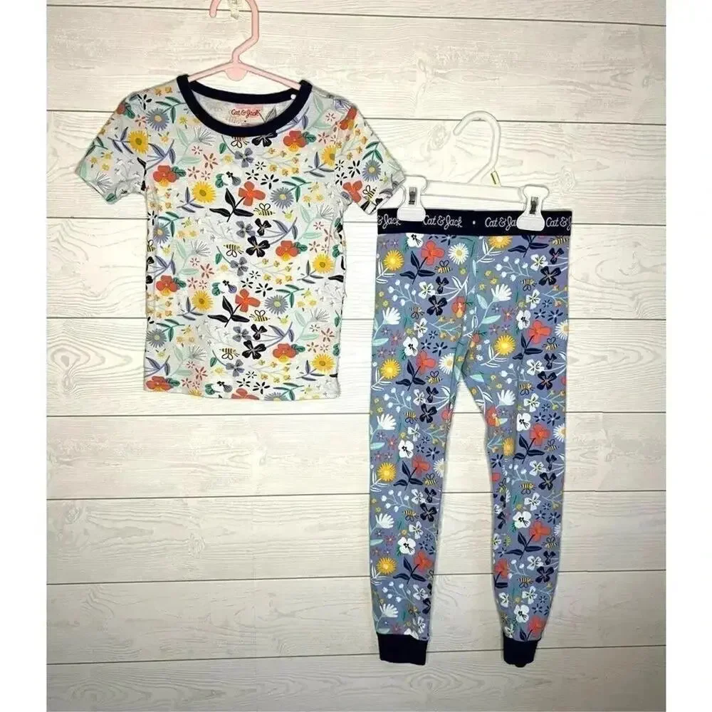 Cat & Jack girl’s floral pajama set Size 6
